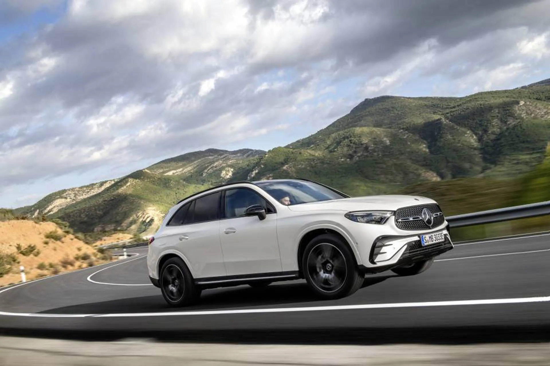 شكل-سيارة-GLC 350e-الهجينة